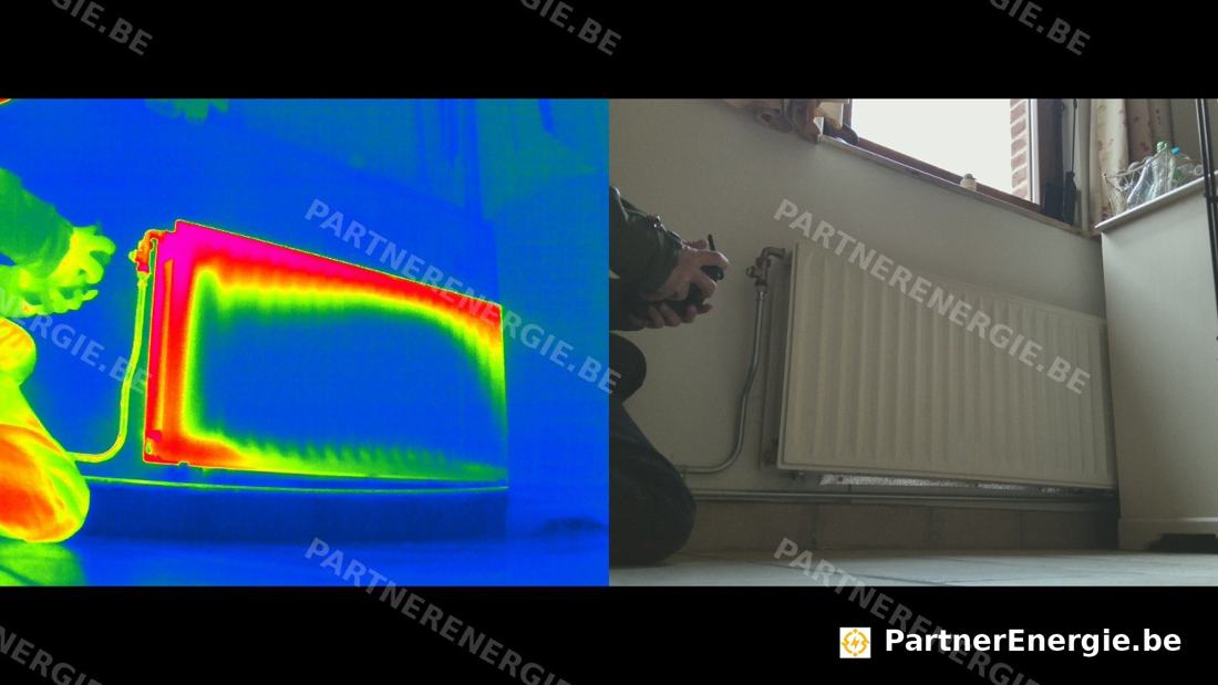 Contrôle d'un radiateur à la caméra thermique pendant un désembouage